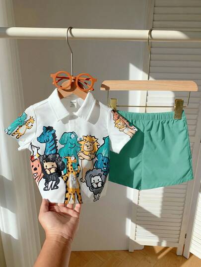 SHEIN مجموعة من 2 قطعة لطفل/ طفلة قميص ذو أكمام قصيرة بطباعة كرتونية جميلة وشورت خيطي باشرطة مطاطية للخصر، تنسيق صيفي