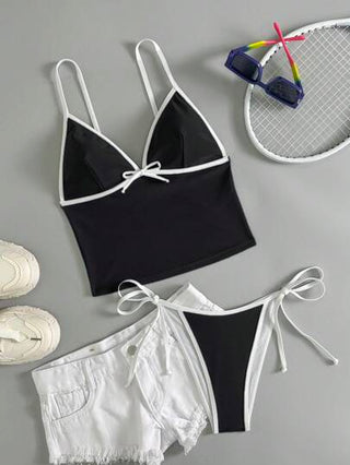 طقم تانكيني حريمي Swim Mod مجموعة بكيني موضة بتصميم بسيط مكونة من ملابس علوية موديل تانكيني باللون المتباين المثلثي ومع أسفل مثلثي مربوط جانبيًا، طقم ملابس سباحة