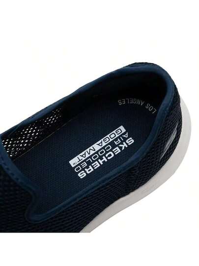 Skechers أحذية رياضية كاجوال سهلة الارتداء للرجال، أحذية منخفضة الرقبة مريحة وخفيفة الوزن للتنقل اليومي، 216700-NVY
