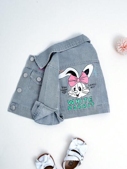 SHEIN Playful Pals جاكيت جينز وملابس خارجية مريحة فضفاضة بطباعة أرنب جميلة للبنات الرضع