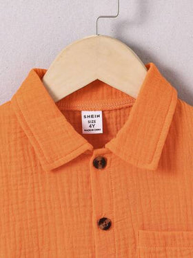 SHEIN قطعتان قميص أكمام قصيرة قطنية وشورت بتصميم بسيط أنيق للفتى الصغير، مناسبة للاستخدام اليومي، المدرسة، النزهات، اللعب، الخروج صيف/ربيع، العطلات، السفر، الاسترخاء، التشمس