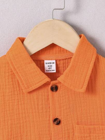 SHEIN قطعتان قميص أكمام قصيرة قطنية وشورت بتصميم بسيط أنيق للفتى الصغير، مناسبة للاستخدام اليومي، المدرسة، النزهات، اللعب، الخروج صيف/ربيع، العطلات، السفر، الاسترخاء، التشمس