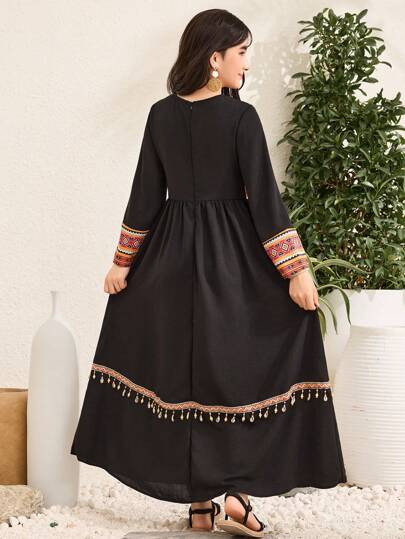 SHEIN فستان كاجوال بأكمام طويلة مطبوع مقسم ومزخرف بالشرابات للمراهقات