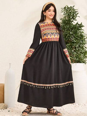 SHEIN فستان كاجوال بأكمام طويلة مطبوع مقسم ومزخرف بالشرابات للمراهقات
