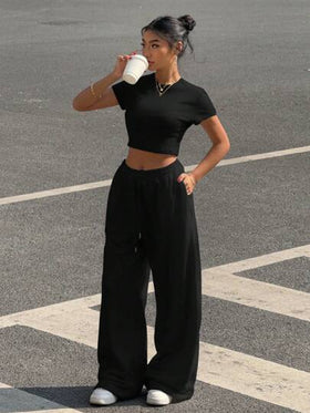 SHEIN EZwear طقم امرأة قطعتين باللون الأحادي، قميص مقصور رقبة مستديرة أكمام قصيرة و بنطلون ، كاجوال
