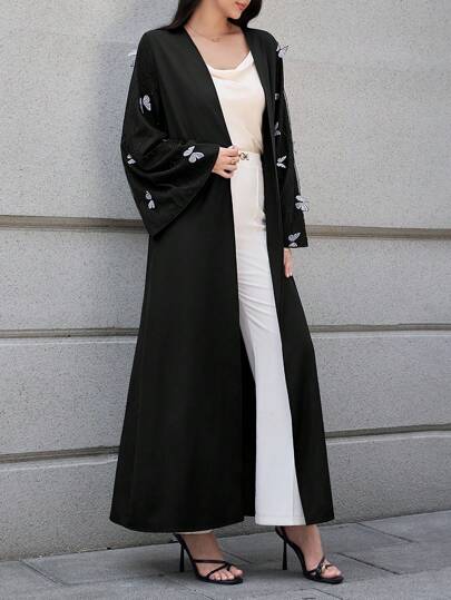 Al Najma عباية نسائية أنيقة مزينة بطبعات فراشة، أكمام طويلة، عفيفة