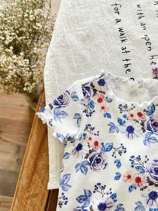 SHEIN طقم بيجامات لأطفال الرضع البنات 4 قطع/مجموعة، مصنوعة من نمط زهري بتصميم رقبة دائرية وأكمام قصيرة، قطن ناعم ومريح للبشرة