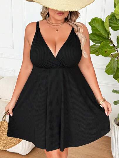 SHEIN CURVE+ بدلة سباحة بمجموعة من الفتحة على شكل حرف V والقميص المخطط العريض وتنورة طويلة فضفاضة، مقاس كبير، للاستخدام اليومي والعطلات على الشاطئ