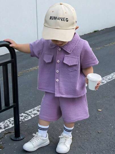 Genkimix Kids مجموعة من قطعتين، بلوزة أكمام قصيرة وشورت بتصميم أرجواني لطفل/طفلة، من نسيج ملمس، مناسب لارتداء الأطفال في الصيف للعب أو رحلات نزهة أو نزهة، سهل الارتداء والخلع