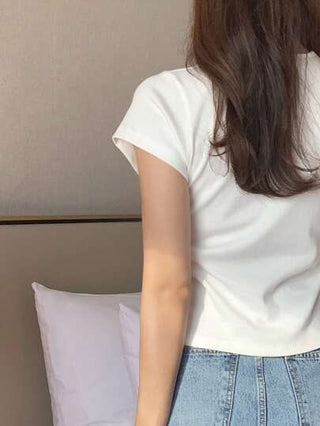 DAZY تي شيرت نسائي مطبوع بأكمام قصيرة لون أبيض أساسي، مناسب للربيع والصيف، لإطلالة رسمية عادية للنساء
