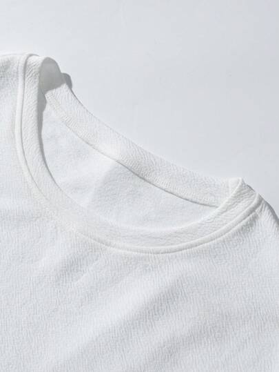 Manfinity Homme تي شيرت كاجوال للرجال بأكمام قصيرة وياقة طاقم، قماش عادي