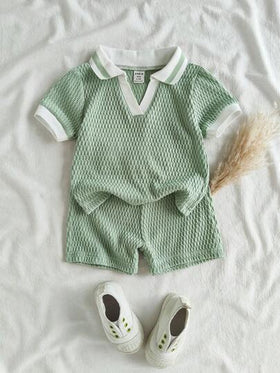 SHEIN Vintaside Kids طقم اطفال صيفي أخضر سادة - ملابس علوية قصيرة الأكمام مع ياقة مطابقة لها وشورت، تصميم بسيط بدون نقوش، فضفاض، مناسب للخروجات والاستخدام المنزلي اليومي والأنشطة الرياضية المريحة