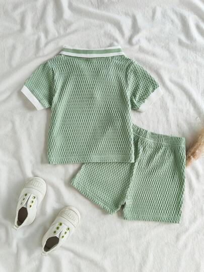 SHEIN Vintaside Kids طقم اطفال صيفي أخضر سادة - ملابس علوية قصيرة الأكمام مع ياقة مطابقة لها وشورت، تصميم بسيط بدون نقوش، فضفاض، مناسب للخروجات والاستخدام المنزلي اليومي والأنشطة الرياضية المريحة