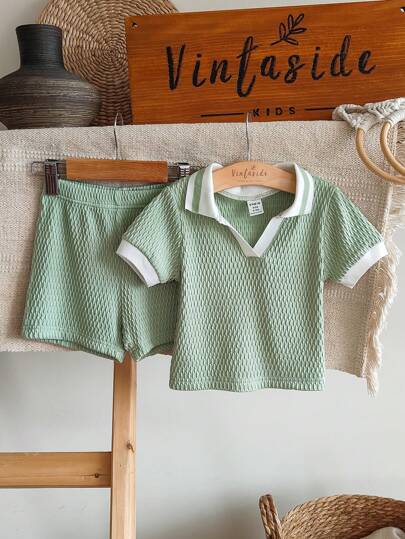 SHEIN Vintaside Kids طقم اطفال صيفي أخضر سادة - ملابس علوية قصيرة الأكمام مع ياقة مطابقة لها وشورت، تصميم بسيط بدون نقوش، فضفاض، مناسب للخروجات والاستخدام المنزلي اليومي والأنشطة الرياضية المريحة