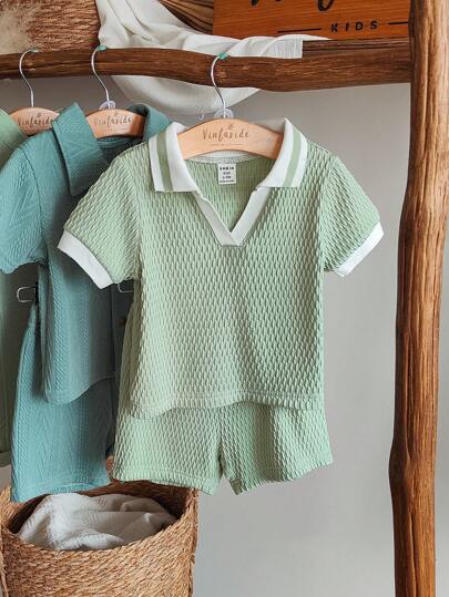 SHEIN Vintaside Kids طقم اطفال صيفي أخضر سادة - ملابس علوية قصيرة الأكمام مع ياقة مطابقة لها وشورت، تصميم بسيط بدون نقوش، فضفاض، مناسب للخروجات والاستخدام المنزلي اليومي والأنشطة الرياضية المريحة