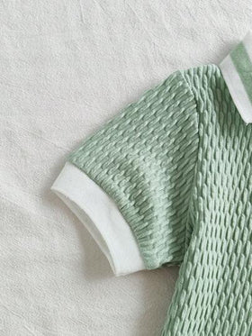SHEIN Vintaside Kids طقم اطفال صيفي أخضر سادة - ملابس علوية قصيرة الأكمام مع ياقة مطابقة لها وشورت، تصميم بسيط بدون نقوش، فضفاض، مناسب للخروجات والاستخدام المنزلي اليومي والأنشطة الرياضية المريحة