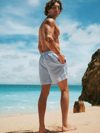 Manfinity VCAY شورت كاجوال للشاطئ مخطط بالأزرق والأبيض للرجال، سروال السباحة الجاف سريعاً للعطلات