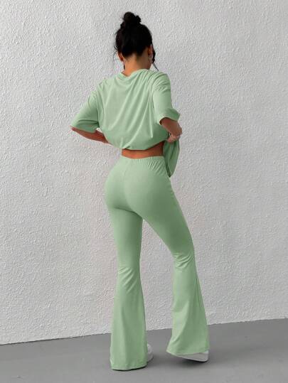 SHEIN EZwear بذلة بنطلون مطرز بنمط الحروف مع قصة منتفخة من اللون الأخضر الزيتوني المحبوك