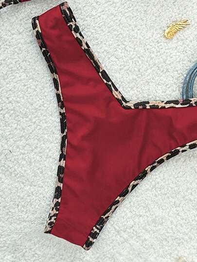 طقم تانكيني حريمي Swim Mod مجموعة سباحة من قطعتين بطبعات عشوائية، ملابس علوية بحمالات سباجيتي وأسفل مربوط من الجانب ذات نمط نمر