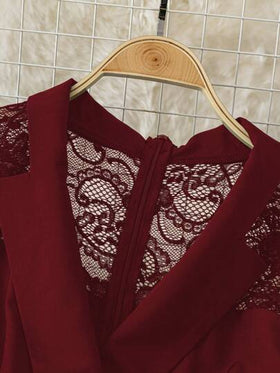SHEIN Clasi جمبسوت قصيرة الأكمام بتباين ألوان الدانتيل للنساء لارتداء أثناء التنقل، بتصميم بسيط