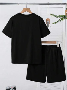 SHEIN طقم بيجاما مريح مكون من 2 قطعة، تي شيرت بأكمام قصيرة وطباعة حرفية وشورت فضفاض للأولاد المراهقين