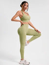 Seamluxe SHEIN Sport طقم رياضي: ملابس علوية معلقة في الرقبة وبنطلون من الفليس