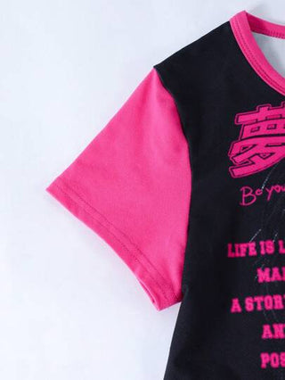 girls-sets طقم يتكون من ملابس علوية مطبوع عليها رسوم بنات كرتونية وتنورة مربعة ملبسة بشكل متجعد للبنات