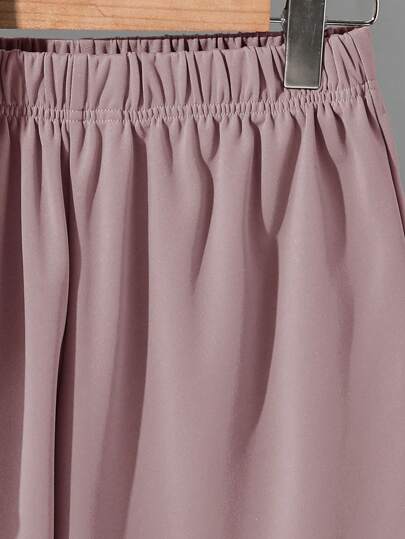SHEIN مجموعة قميص وشورت كاجوال للمراهقين الذكور، بطباعة حرف ثلاثي الأبعاد على الرقبة المستديرة وأكمام قصيرة، مناسبة للتنقل والمدرسة والارتداء اليومي الكاجوال والرياضة في الربيع والصيف، 2 قطعة/مجموعة