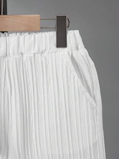 SHEIN جوتا بنطال قصير كاجوال وقميص مزخرف بطبعة ثلاثية الأبعاد مع ياقة للاطفال 2 قطعة