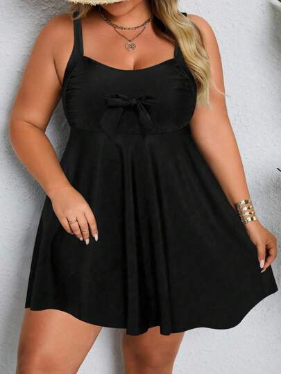 SHEIN CURVE+ مجموعة بيكيني تانكيني للسيدات زائدات الحجم بنقاط بيضاء وسوداء مع تنورة، غطاء حافظ محتشم للشاطئ