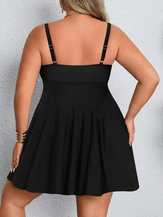 SHEIN CURVE+ مجموعة بيكيني تانكيني للسيدات زائدات الحجم بنقاط بيضاء وسوداء مع تنورة، غطاء حافظ محتشم للشاطئ