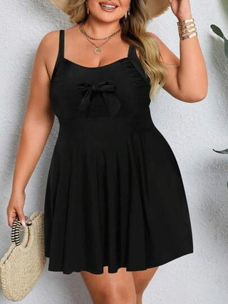 SHEIN CURVE+ مجموعة بيكيني تانكيني للسيدات زائدات الحجم بنقاط بيضاء وسوداء مع تنورة، غطاء حافظ محتشم للشاطئ