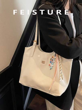 1 قطعة حقيبة يد كبيرة السعة من خامة بي يو فايسر مع إغلاق مغناطيسي ، صالحة للبنات والنساء وطلبة الكلية والموظفين، مناسبة للعمل والأعمال والذهاب إلى الجامعة ،يأتي معها سلسلة شرابة هدية مجاناً عند متابعة المتجر