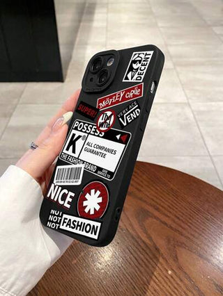 3 أغطية هواتف مطبوعة: غطاء هاتف بتصميم مكعبات انطباعية، غطاء هاتف بطبعة طائرة وشريطية، غطاء هاتف بشعار وكولاج كلاسيكي. متوافقة مع هواتف آيفون وجالكسي، تناسب موديلات آيفون 13 و15