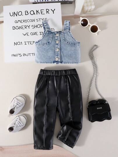 ملابس أطفال (بنات) أنيقة وعتيقة الطراز ملابس الشارع ملابس علوية جينز أزرق مغسول بشكل بيبي وأزرار أمامية، مقترن مع بنطلون أسود، طقم صيفي