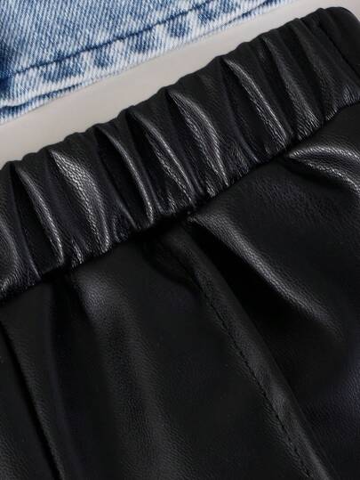 ملابس أطفال (بنات) أنيقة وعتيقة الطراز ملابس الشارع ملابس علوية جينز أزرق مغسول بشكل بيبي وأزرار أمامية، مقترن مع بنطلون أسود، طقم صيفي