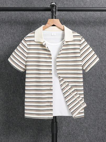 SHEIN قميص كلاسيكي منقوش بشكل مريح لفتى مراهق، متعدد الاستخدامات للتنقل والمدرسة واليوم العادي والرياضة، مناسب للربيع والصيف