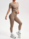 SHEIN Sport Studio بدلة رياضية حريمي من 2 قطعة، ملابس علوية كم قصير وبنطلون طويل، لون خاكي، تصميم مخيط، للرقص والياقة البدنية