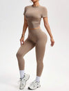 SHEIN Sport Studio بدلة رياضية حريمي من 2 قطعة، ملابس علوية كم قصير وبنطلون طويل، لون خاكي، تصميم مخيط، للرقص والياقة البدنية