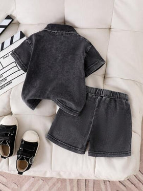 SHEIN Genkimix Kids طقم فضفاض 2 قطع للأطفال الصغار، قميص كم قصير أسود وجاكيت، أزياء موضة شارع خارجي
