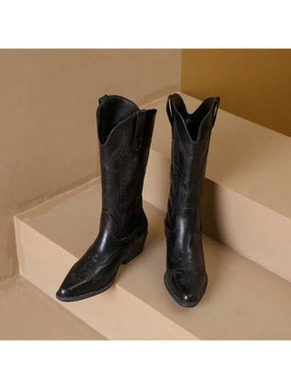 بوت كاوبوي نسائية ذات قطعة V منتصف الساق، تصميم جديد للخريف/الشتاء، باللون الأسود مع تطريز، بوت كاوبوي ذات كعب سميك ومتوسط الارتفاع، بوت ركوب طويلة الساق