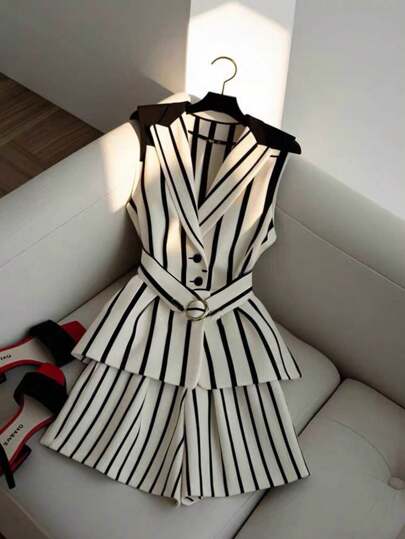 SHEIN LUNE بدلة متناسقة مكونة من جاكيت بلا أكمام ذو خصر ضيق مع شورت بخطوط ملونة