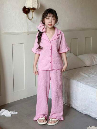 بيجاما بدلة نوم مكونة من قطعتين لفتيات المراهقات، عبارة عن ملابس علوية بياقة جاكار مزركشة بكسرات وأكمام قصيرة و بنطلون طويل، مصنوعة من قطعة قطنية مريحة ومريحة