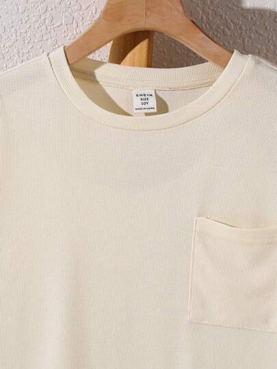 SHEIN تي شيرت تي شيرت صبي المراهق بياقة دائرية، أكمام قصيرة، جيوب رقعة بنسيج القطن الأنبوبي المموج، مريح وعصري ودائم الاستخدام، ناعم وهين، مناسب للربيع والصيف، للارتداء اليومي، للعب في الخارج، للمدرسة، الشارع، الحفلات والترفيه