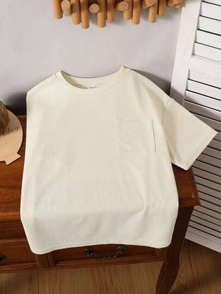 SHEIN تي شيرت تي شيرت صبي المراهق بياقة دائرية، أكمام قصيرة، جيوب رقعة بنسيج القطن الأنبوبي المموج، مريح وعصري ودائم الاستخدام، ناعم وهين، مناسب للربيع والصيف، للارتداء اليومي، للعب في الخارج، للمدرسة، الشارع، الحفلات والترفيه