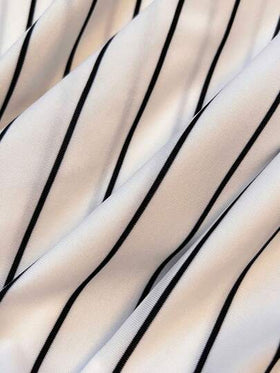 SHEIN مجموعة تي شيرت أكمام قصيرة و شورت مناسبة للمراهقين الأولاد، طراز مدرسي رياضي بسيط وعملي وناعم، مناسبة للارتداء اليومي، للمدرسة، للخارج، للرياضة، بتصميمات شريطية، لحفلات المناسبات