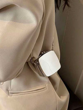 حقيبة أكريليك مربعة صغيرة شخصية بطراز كلاسيكي شائع، حقيبة كروس بودي أنيقة ذات تصميم متنوع لامع وأنيق، محفظة نقود وحافظة سماعات رأس مصممة بجودة عالية وتصميم راقي