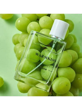 زجاجة رذاذ عطر الزهور والفواكه سعة 50 مل، عطر منعش وطويل الأمد برائحة الفراولة والعنب الأخضر، ضروري للإجازات الصيفية. مناسب للنزهات الصيفية اليومية ويمكن استخدامه في أي موقف، ليأخذك إلى عالم الفواكه