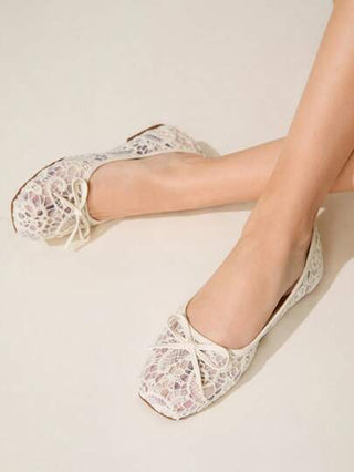CUCCOO CHICEST أحذية نسائية أنيقة ذات رؤوس مستديرة وكعب مسطح، من خامة الدانتيل والشبك اللون البيج ، مزينة بفيونكة، تصميم أنثوي أنيق بسيط