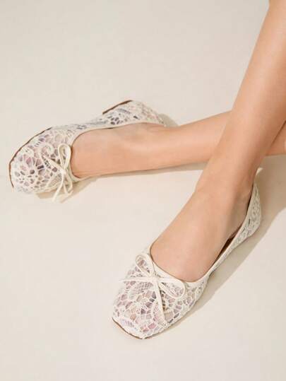 CUCCOO CHICEST أحذية نسائية أنيقة ذات رؤوس مستديرة وكعب مسطح، من خامة الدانتيل والشبك اللون البيج ، مزينة بفيونكة، تصميم أنثوي أنيق بسيط